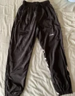 Pantalon de Jogging Corteiz à Gros Logo Noir (1)